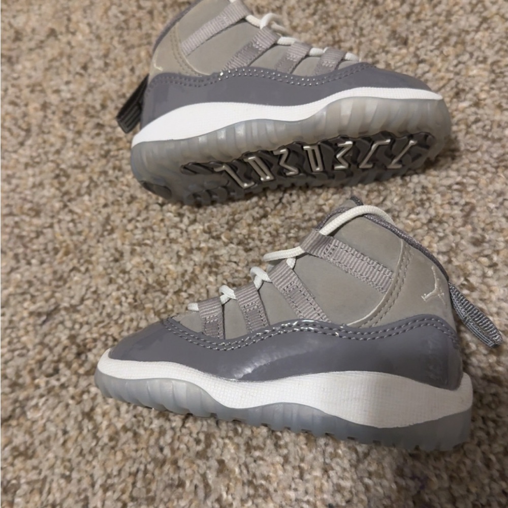 Jordan 11 Cool Grey 4C shoes
